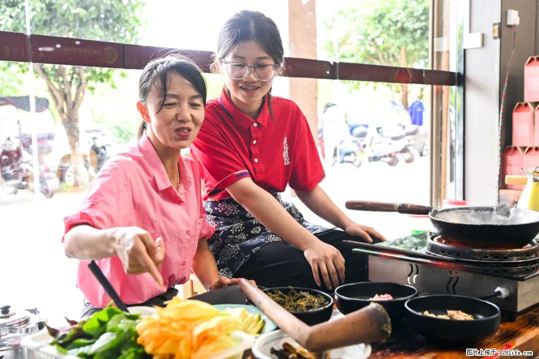 全网追的“扁担女孩”，找了一份暑假工，时薪12元 - 株洲生活资讯 - 株洲28生活网 zhuzhou.28life.com