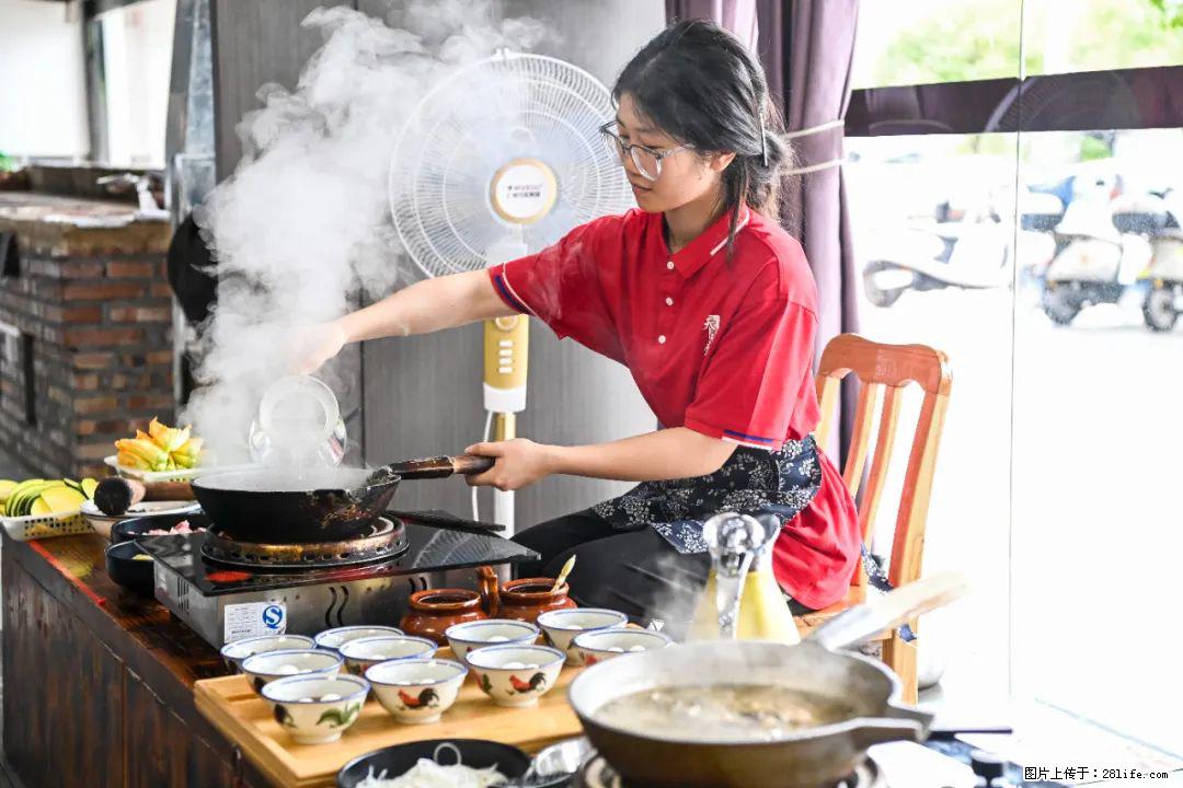 全网追的“扁担女孩”，找了一份暑假工，时薪12元 - 株洲生活资讯 - 株洲28生活网 zhuzhou.28life.com